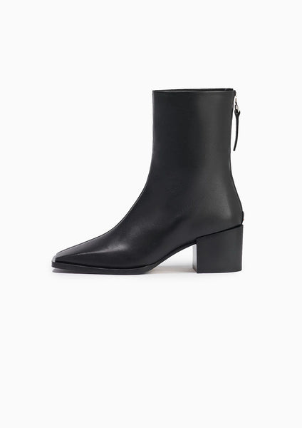 amina chelsea boot