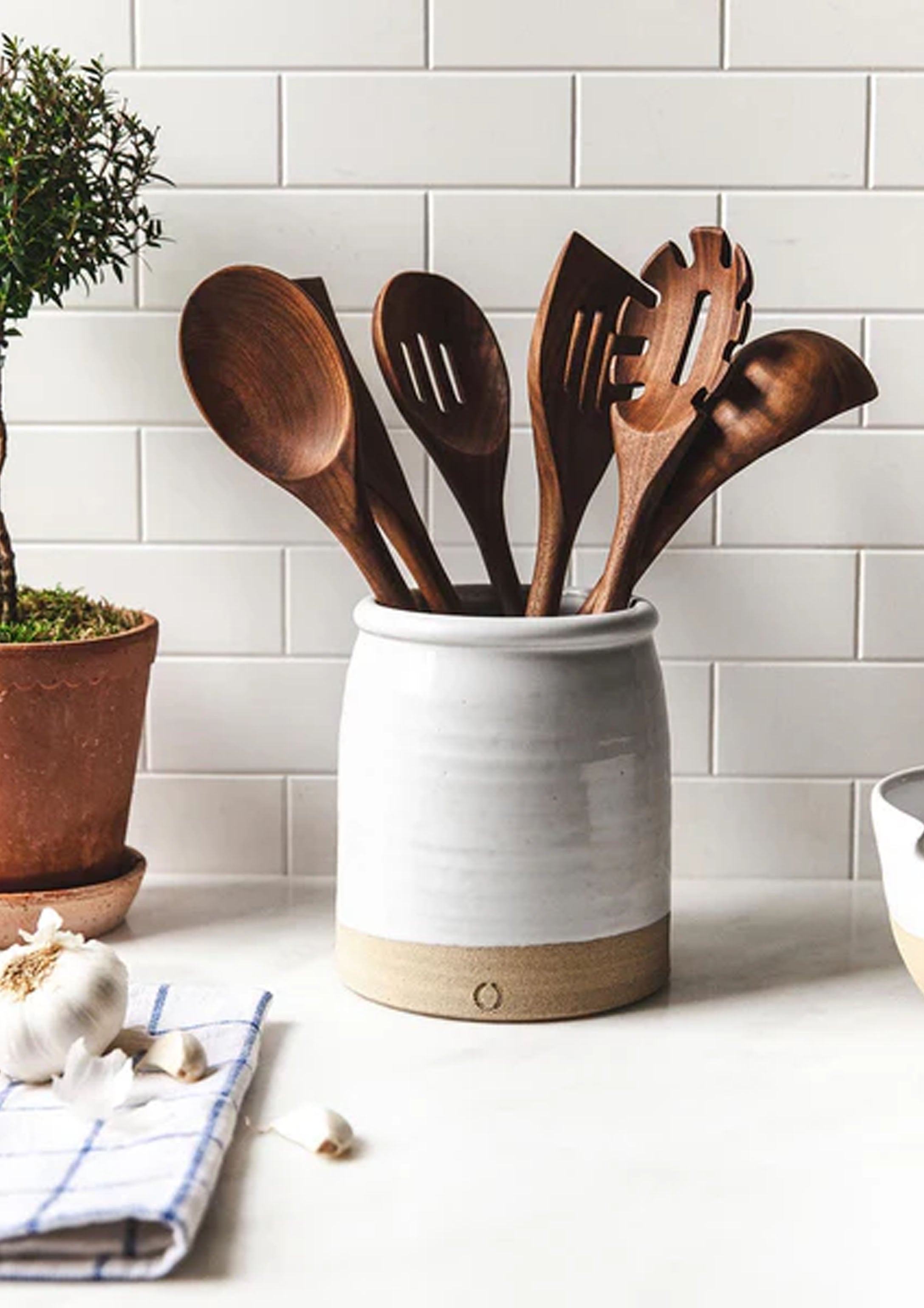 Beehive Crock & Essential Kitchen Utensils Set | Walnut