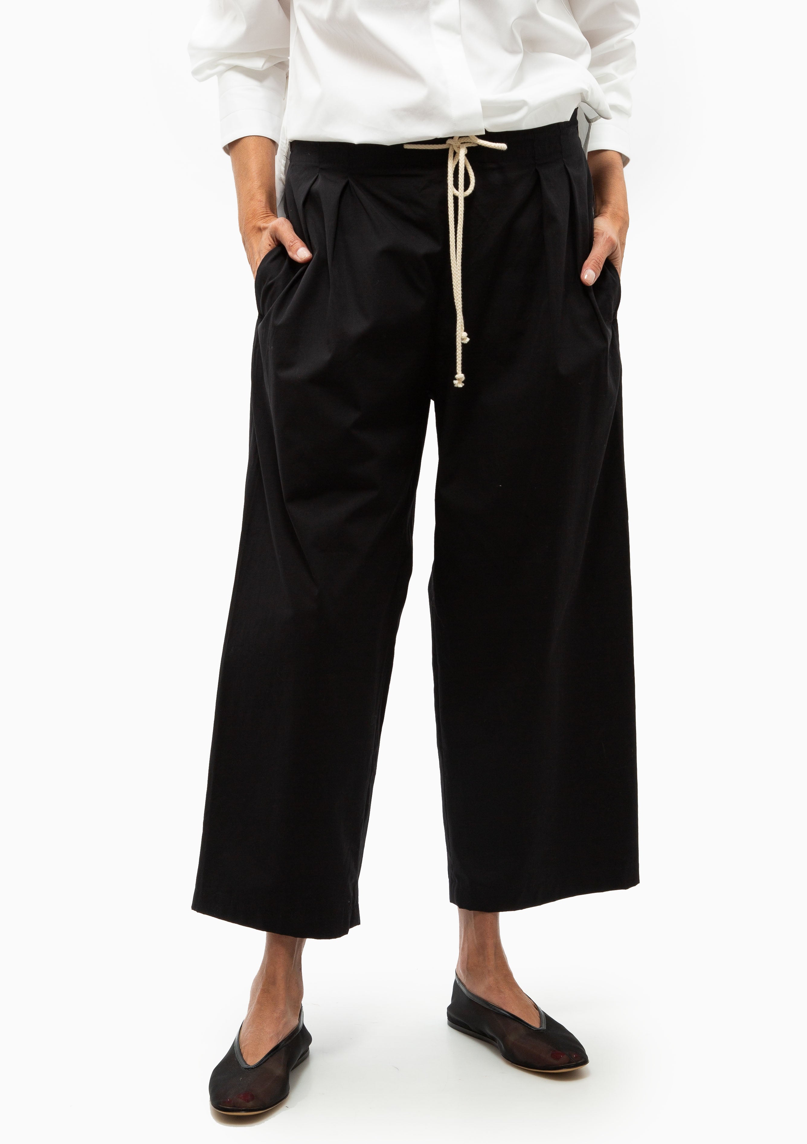 Drawstring Pleat Front Pant | Black