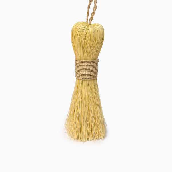 https://www.dianiboutique.com/cdn/shop/files/DIANI-lower-valley-Mini-Table-Broom-2_600x600_crop_center.jpg?v=1693424159