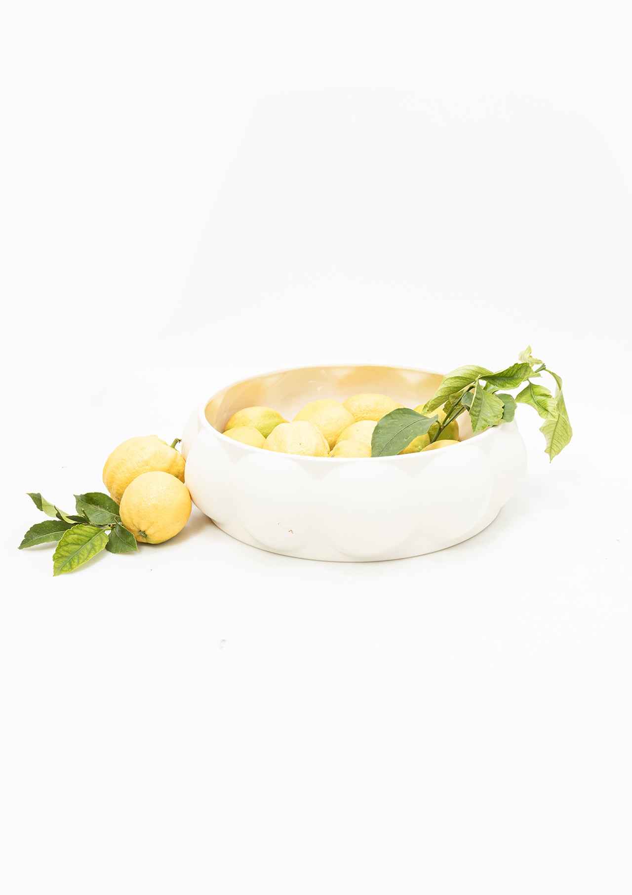 Balloon Tray | Raw White, 17"D x 4.75"H