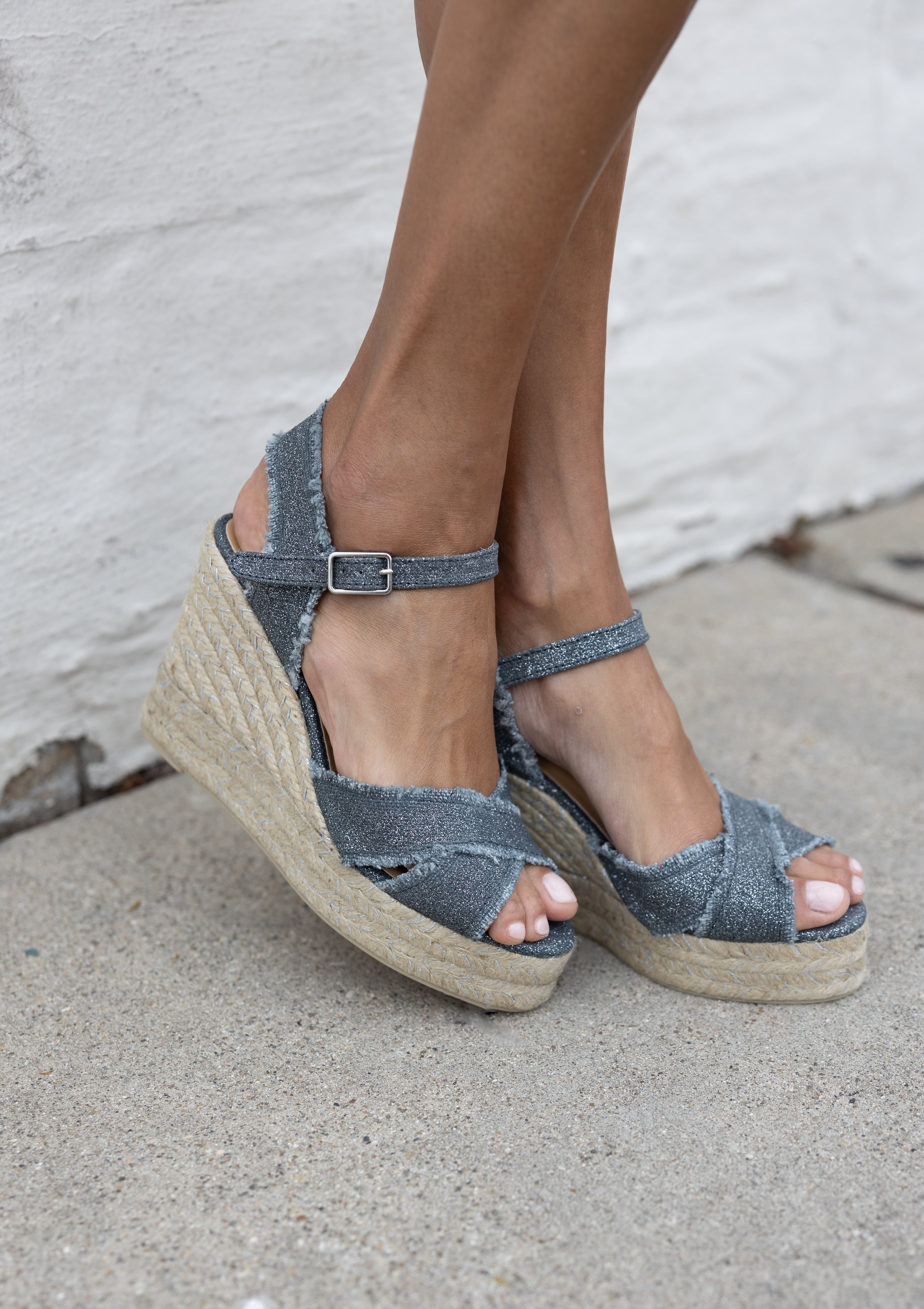 Bromelia Canvas Wedge 4" | Gris Oscuro/Plata