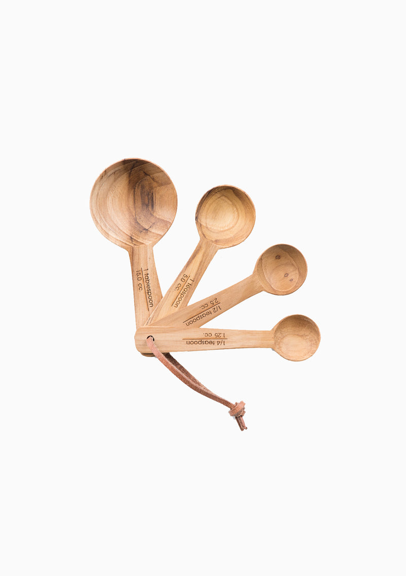 https://www.dianiboutique.com/cdn/shop/products/diani-be-home-teak-round-measuring-spoons_800x.jpg?v=1578340545